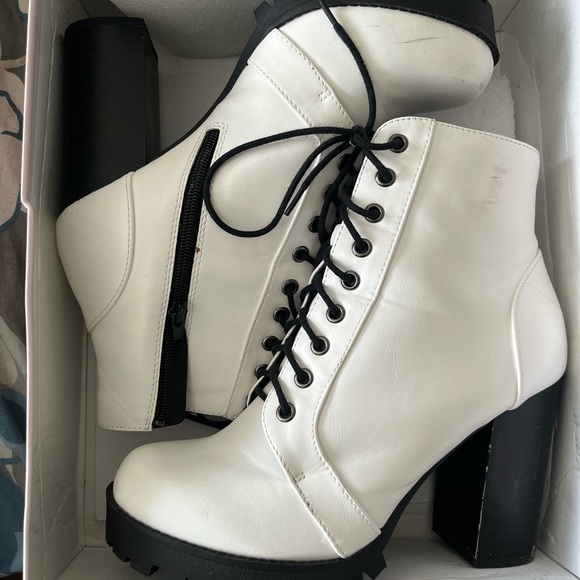 Shoes - Picture 8 of 16